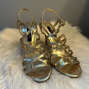 Nina strappy pumps size 9